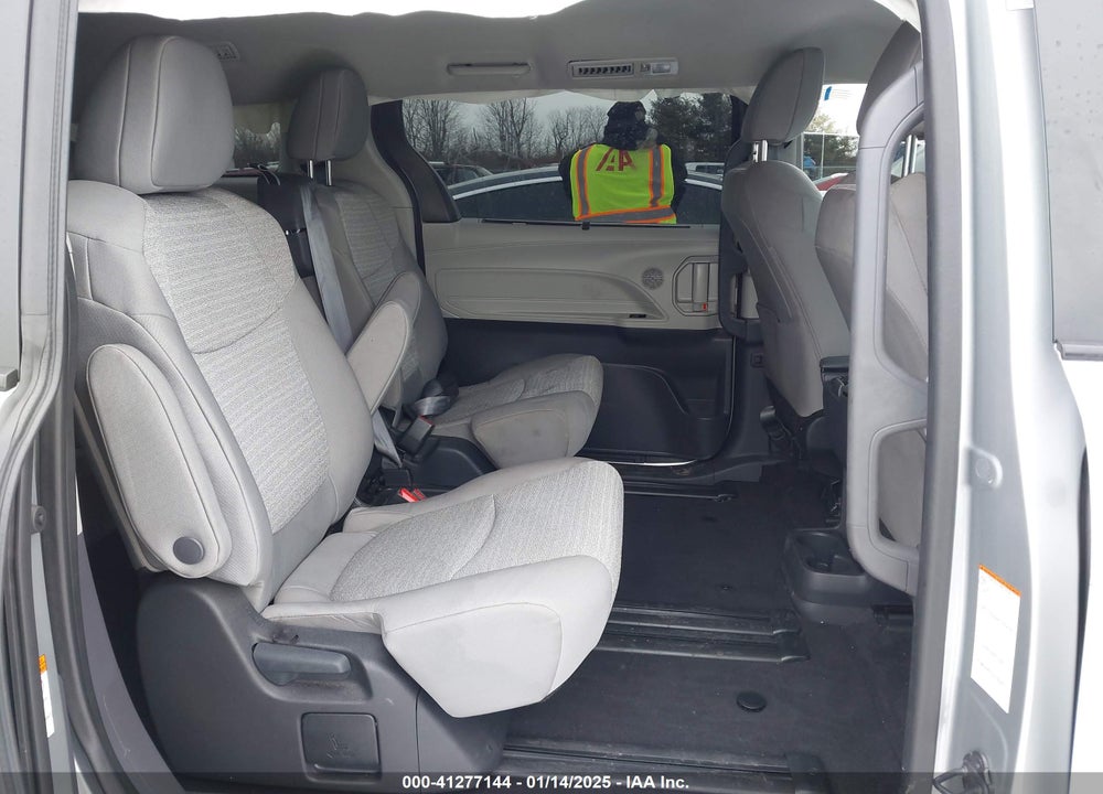 2023 TOYOTA SIENNA LE VIN: 5TDKRKEC7PS179092