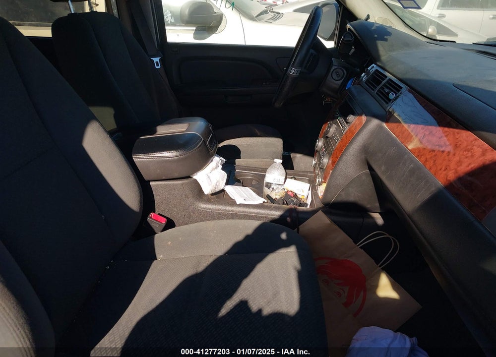 2008 CHEVROLET SUBURBAN 1500 LT VIN: 3GNFK16318G263172