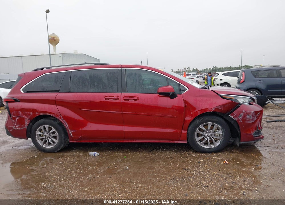 2022 TOYOTA SIENNA LE VIN: 5TDKRKEC8NS077698