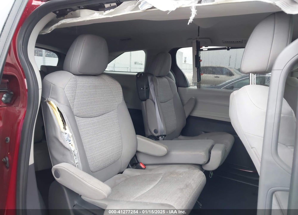 2022 TOYOTA SIENNA LE VIN: 5TDKRKEC8NS077698