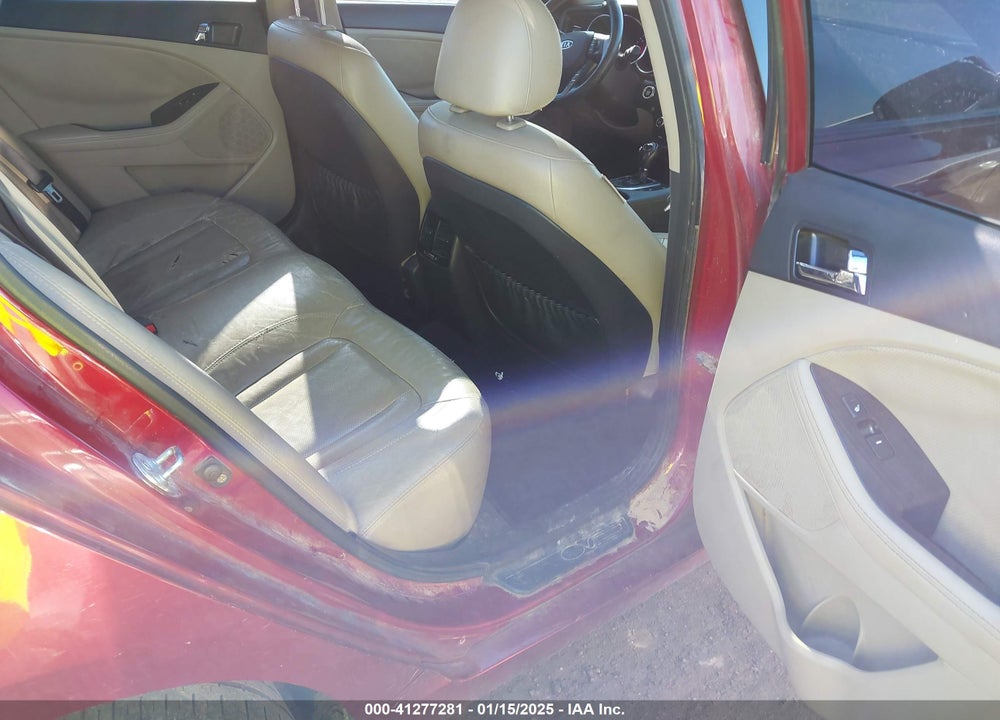 2011 KIA OPTIMA EX VIN: KNAGN4A74B5190052