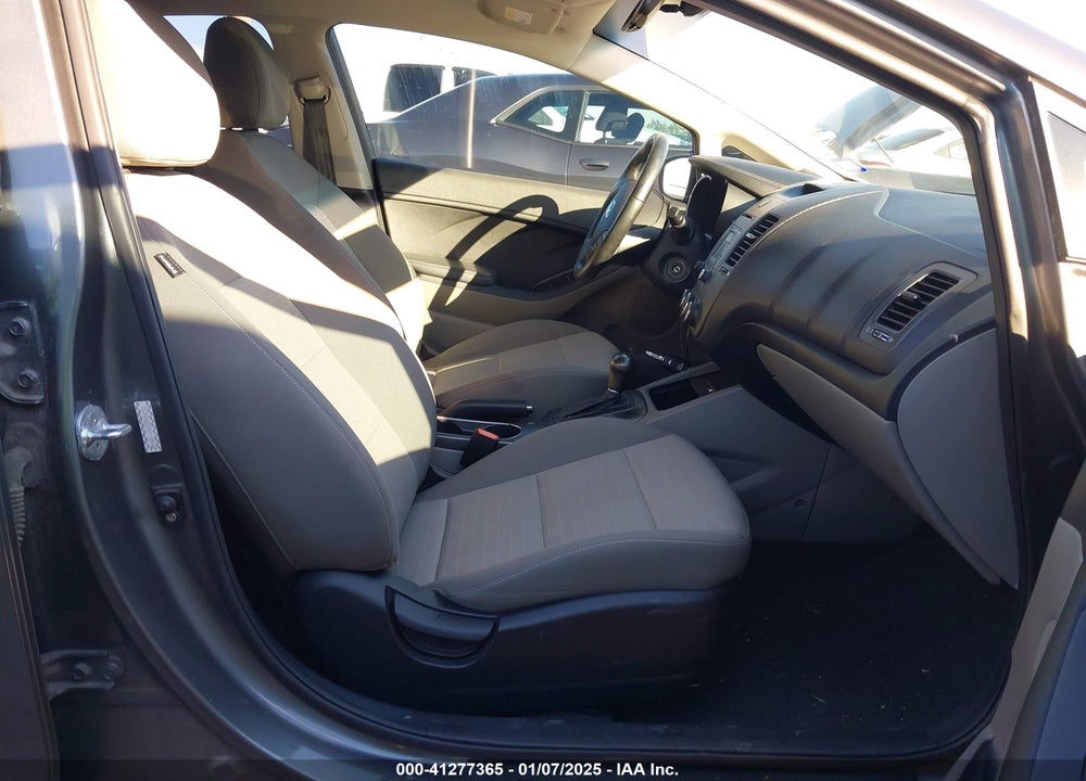2016 KIA FORTE EX VIN: KNAFX4A83G5484032