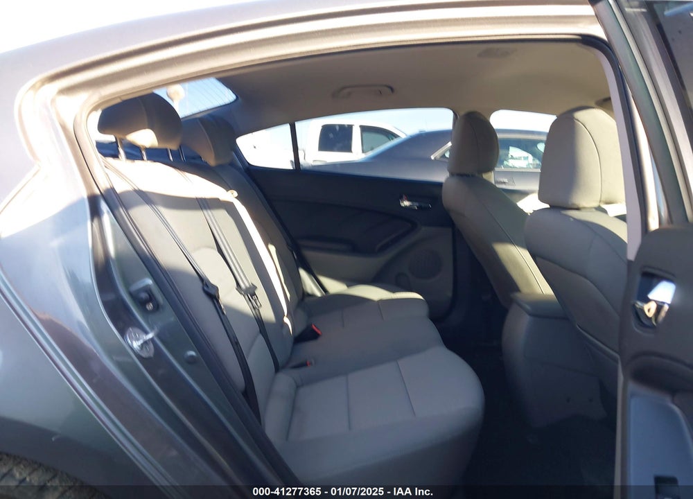 2016 KIA FORTE EX VIN: KNAFX4A83G5484032