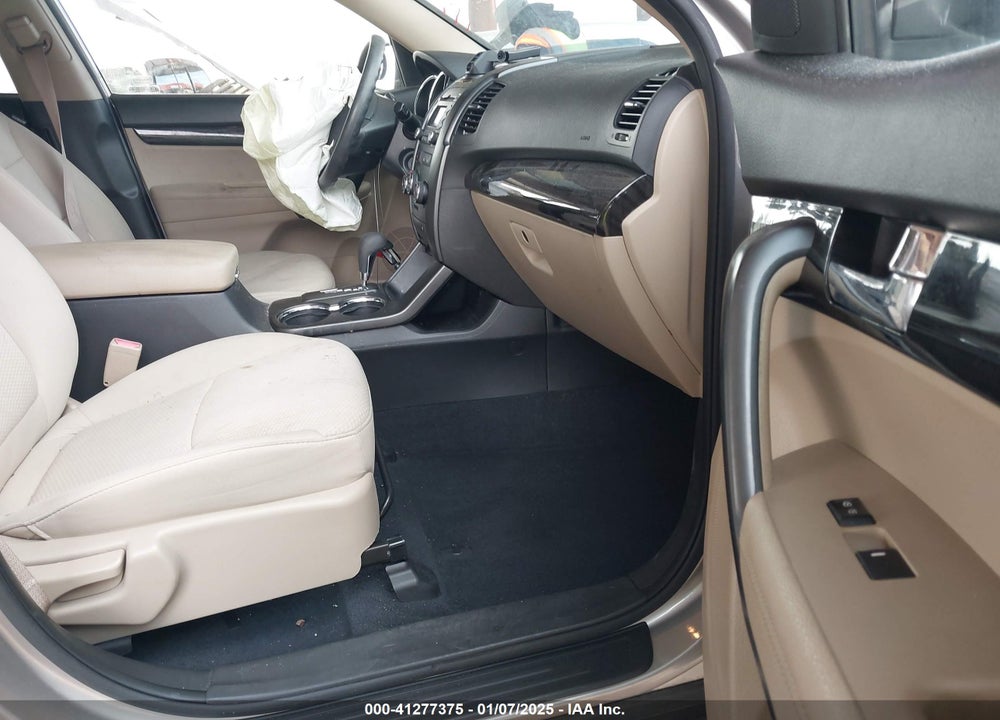 2012 KIA SORENTO LX VIN: 5XYKTCA68CG278860