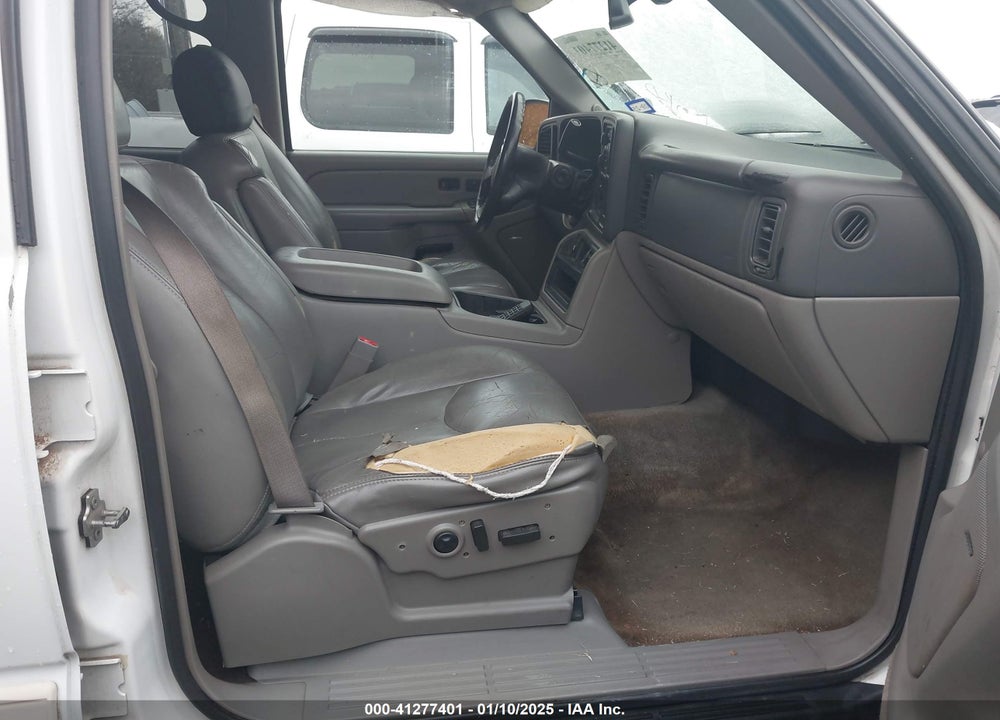 2004 CHEVROLET TAHOE LT VIN: 1GNEC13Z84J313091