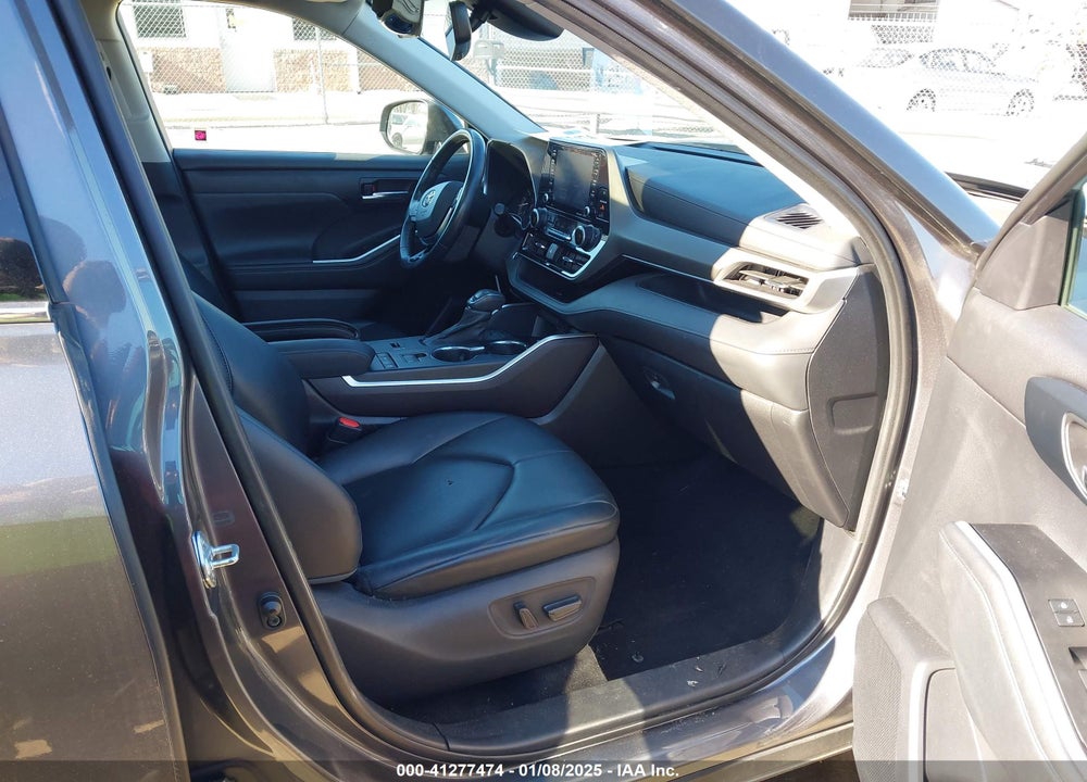 2021 TOYOTA HIGHLANDER XLE VIN: 5TDGZRAH1MS533118
