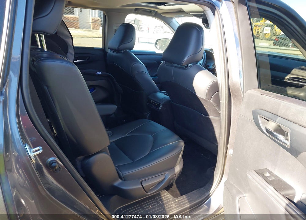 2021 TOYOTA HIGHLANDER XLE VIN: 5TDGZRAH1MS533118