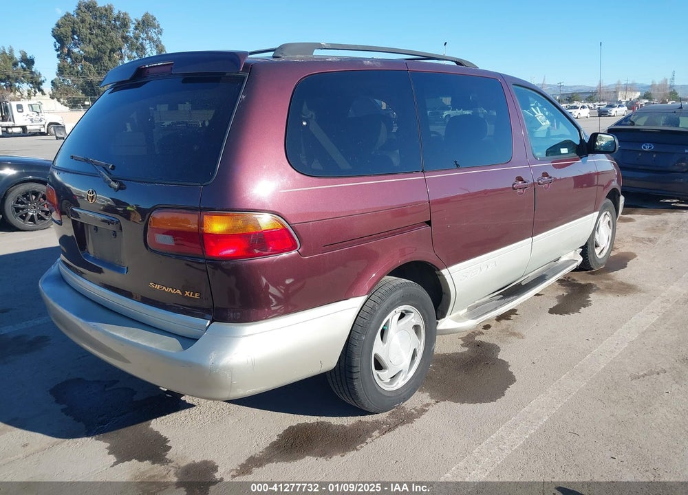 1998 TOYOTA SIENNA XLE VIN: 4T3ZF13C6WU029251