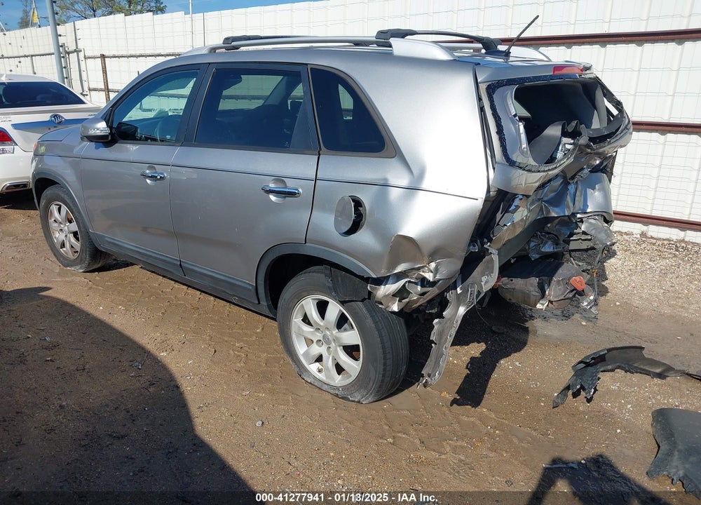 2013 KIA SORENTO LX VIN: 5XYKT3A63DG424793