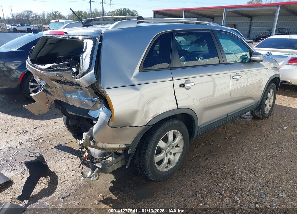 2013 KIA SORENTO LX VIN: 5XYKT3A63DG424793