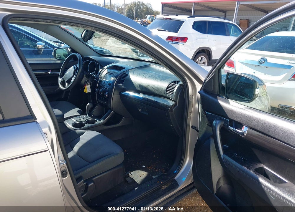 2013 KIA SORENTO LX VIN: 5XYKT3A63DG424793