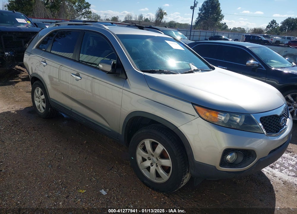 2013 KIA SORENTO LX VIN: 5XYKT3A63DG424793
