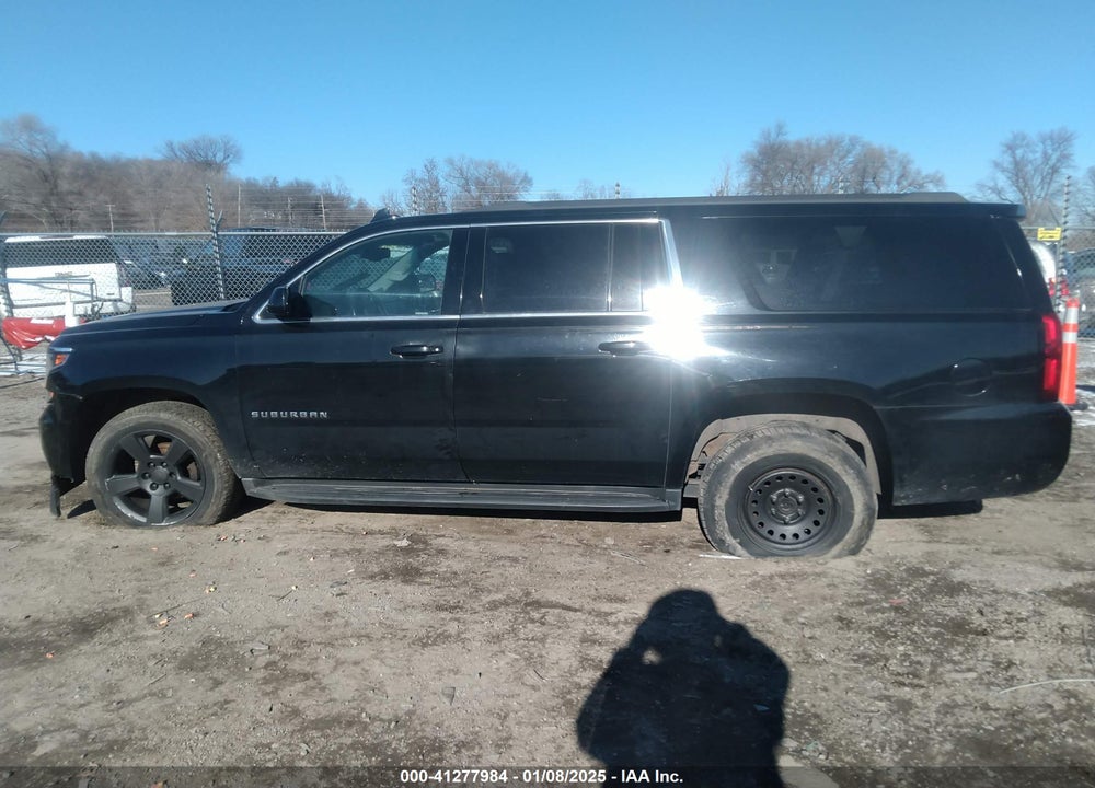 2017 CHEVROLET SUBURBAN LT VIN: 1GNSKHKC5HR132114