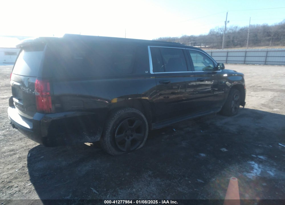 2017 CHEVROLET SUBURBAN LT VIN: 1GNSKHKC5HR132114