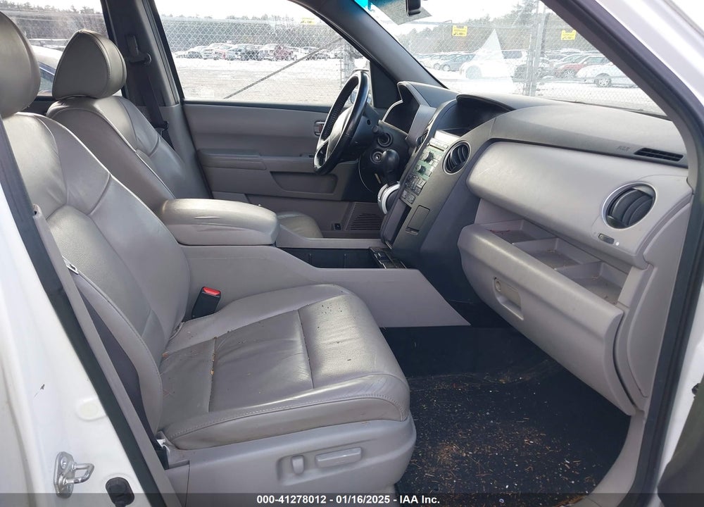 2010 HONDA PILOT EX-L VIN: 5FNYF4H59AB026611
