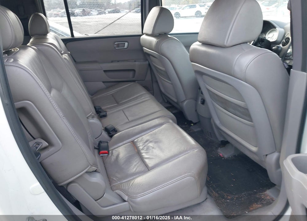 2010 HONDA PILOT EX-L VIN: 5FNYF4H59AB026611
