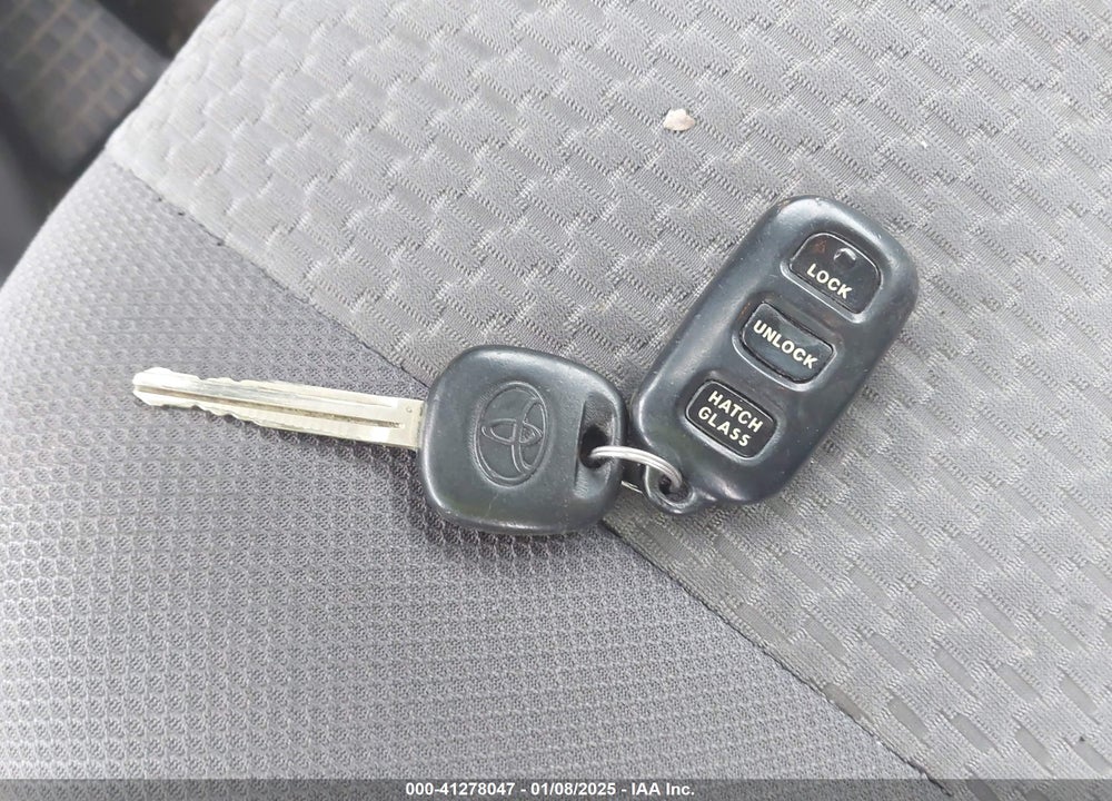 2006 TOYOTA MATRIX VIN: 2T1KR32E36C561946