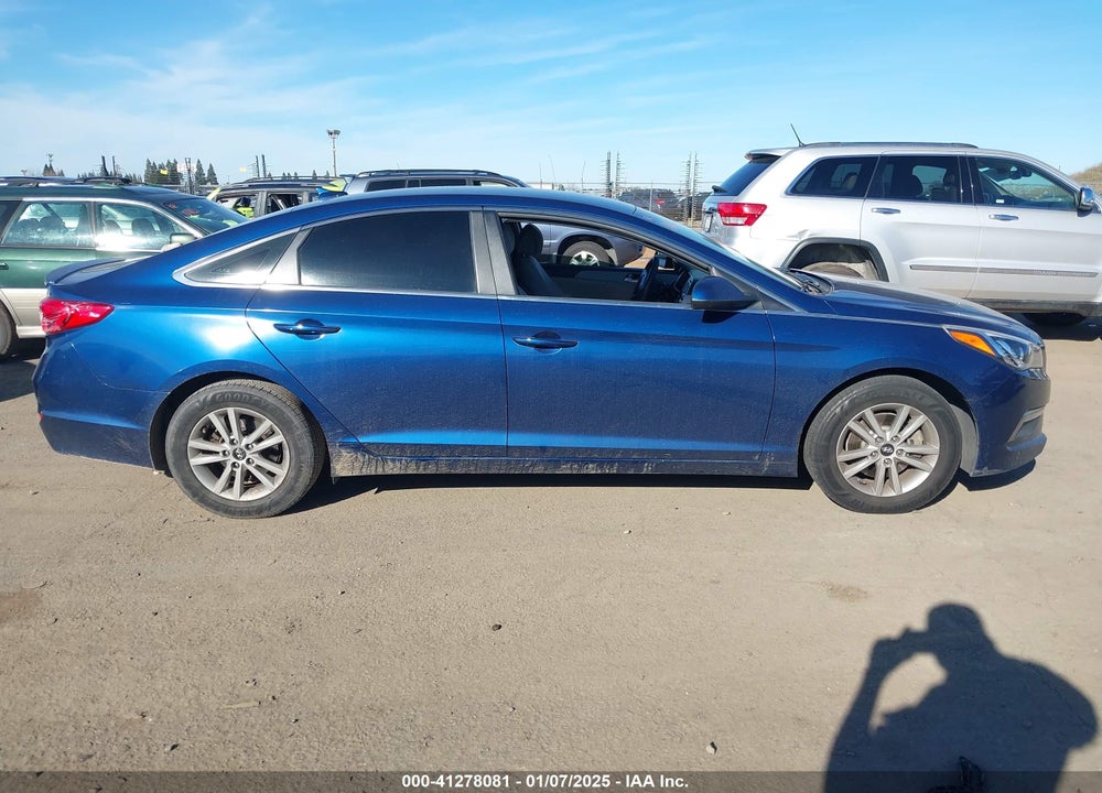 2015 HYUNDAI SONATA SE VIN: 5NPE24AFXFH017443