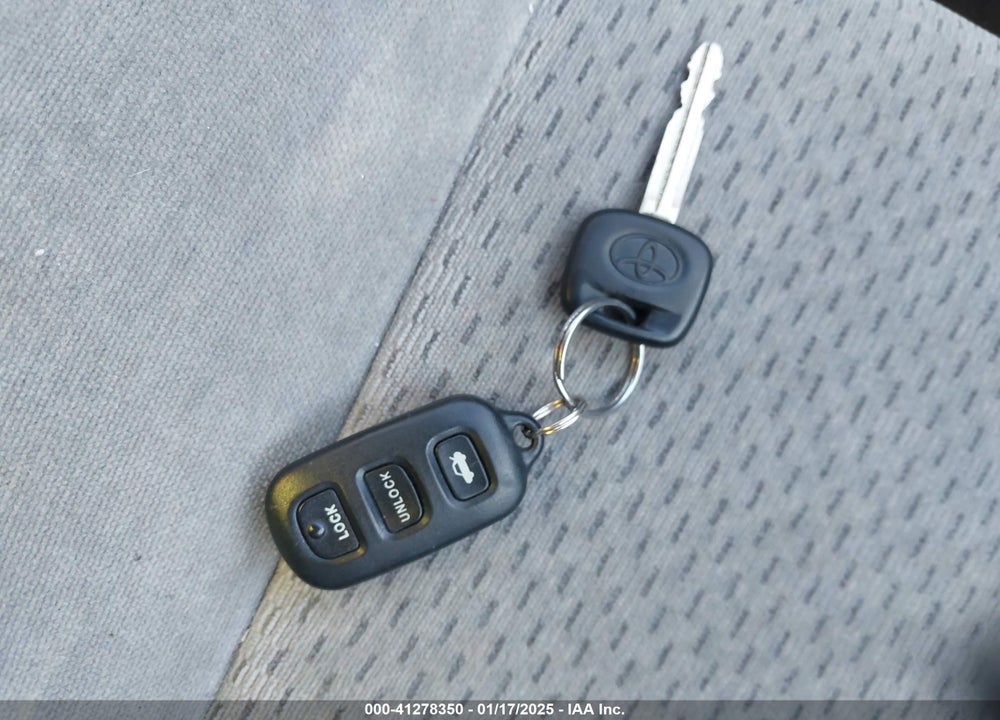 2002 TOYOTA CAMRY LE VIN: 4T1BE32KX2U640749
