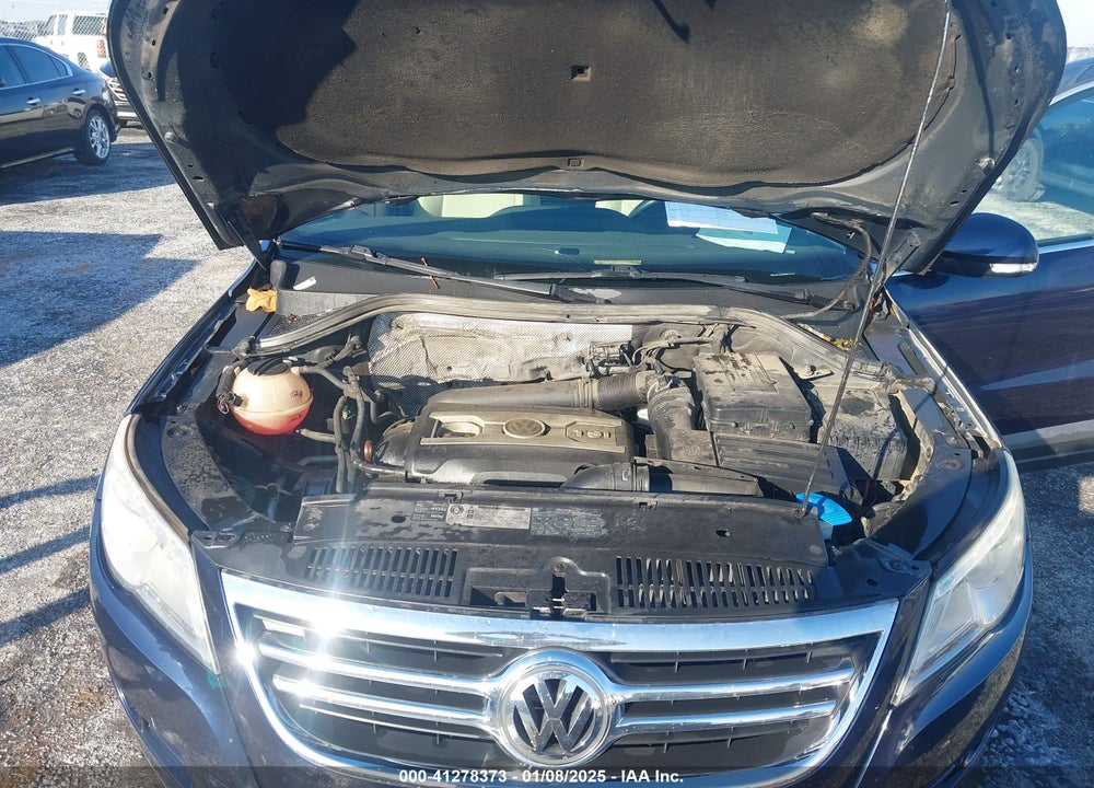 2011 VOLKSWAGEN TIGUAN SE VIN: WVGAV7AX6BW526154