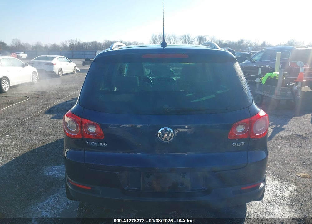 2011 VOLKSWAGEN TIGUAN SE VIN: WVGAV7AX6BW526154