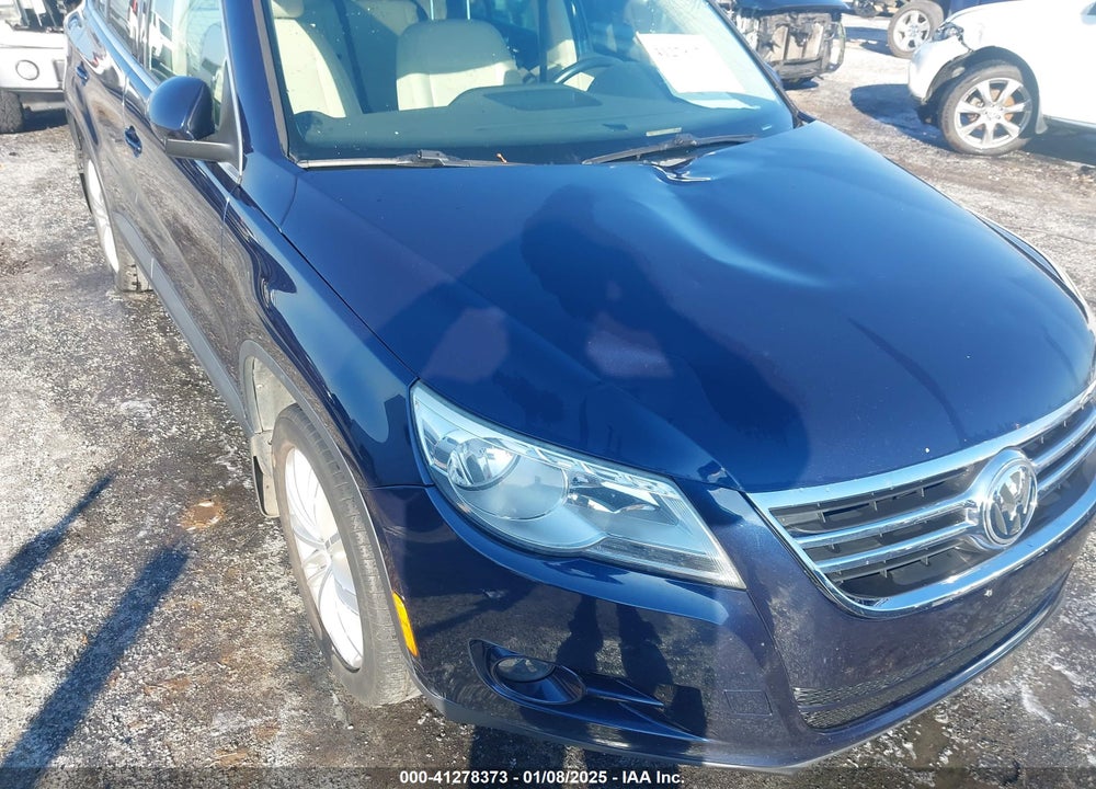 2011 VOLKSWAGEN TIGUAN SE VIN: WVGAV7AX6BW526154