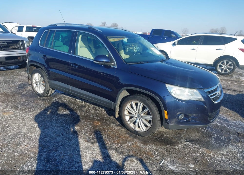 2011 VOLKSWAGEN TIGUAN SE VIN: WVGAV7AX6BW526154