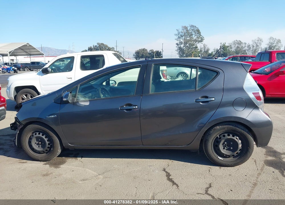 2013 TOYOTA PRIUS C THREE VIN: JTDKDTB39D1557544
