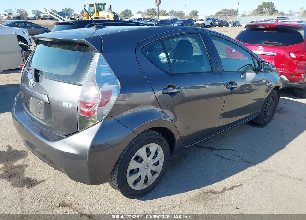 2013 TOYOTA PRIUS C THREE VIN: JTDKDTB39D1557544