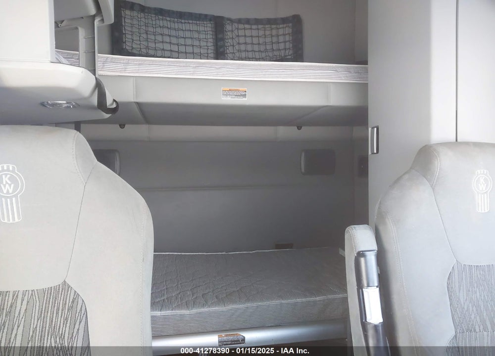 2021 KENWORTH T680 VIN: 1XKYD49X5MJ456059