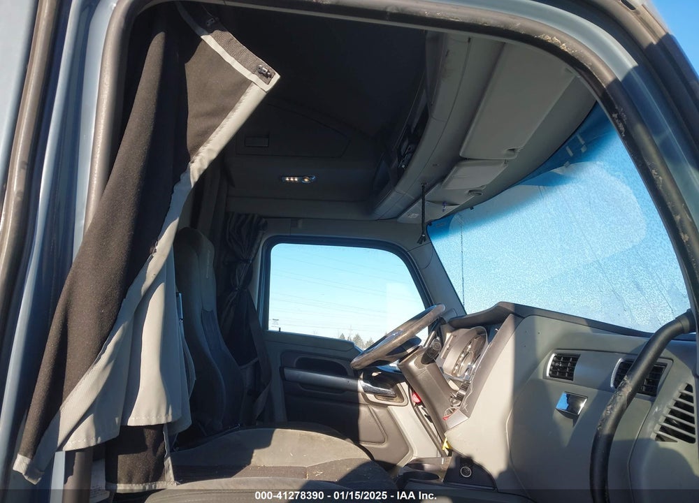 2021 KENWORTH T680 VIN: 1XKYD49X5MJ456059