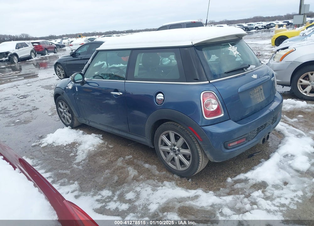 2011 MINI COOPER S VIN: WMWSV3C50BTY23321
