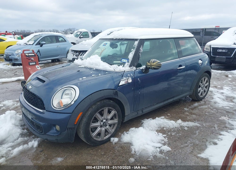 2011 MINI COOPER S VIN: WMWSV3C50BTY23321