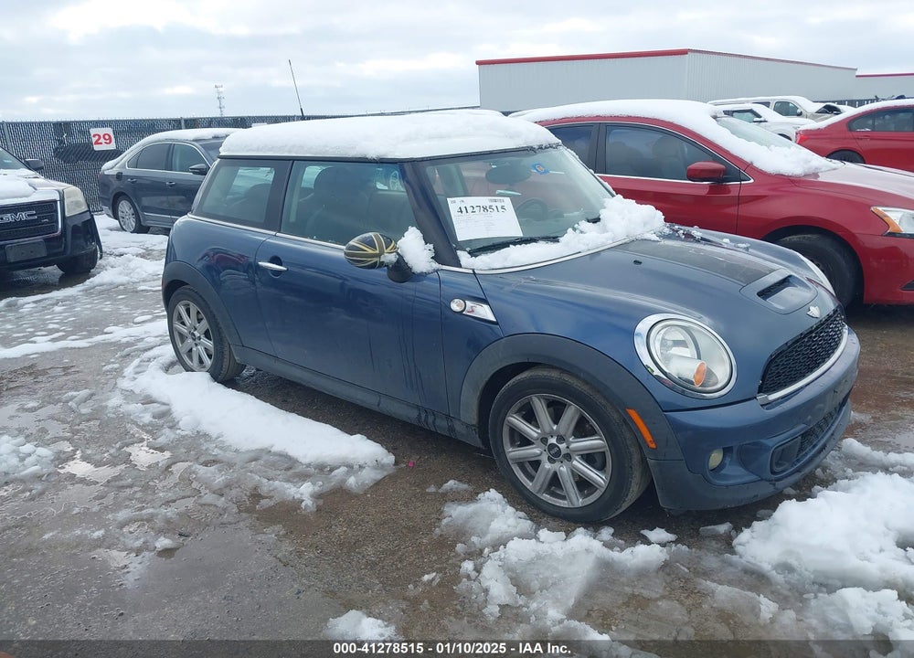 2011 MINI COOPER S VIN: WMWSV3C50BTY23321