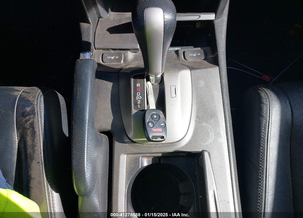 2011 HONDA ACCORD 2.4 EX-L VIN: 1HGCS1B83BA003778