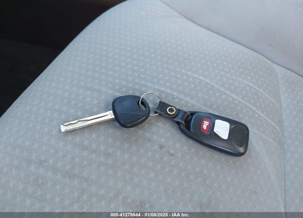 2013 KIA SORENTO VIN: 5XYKTDA62DG341510