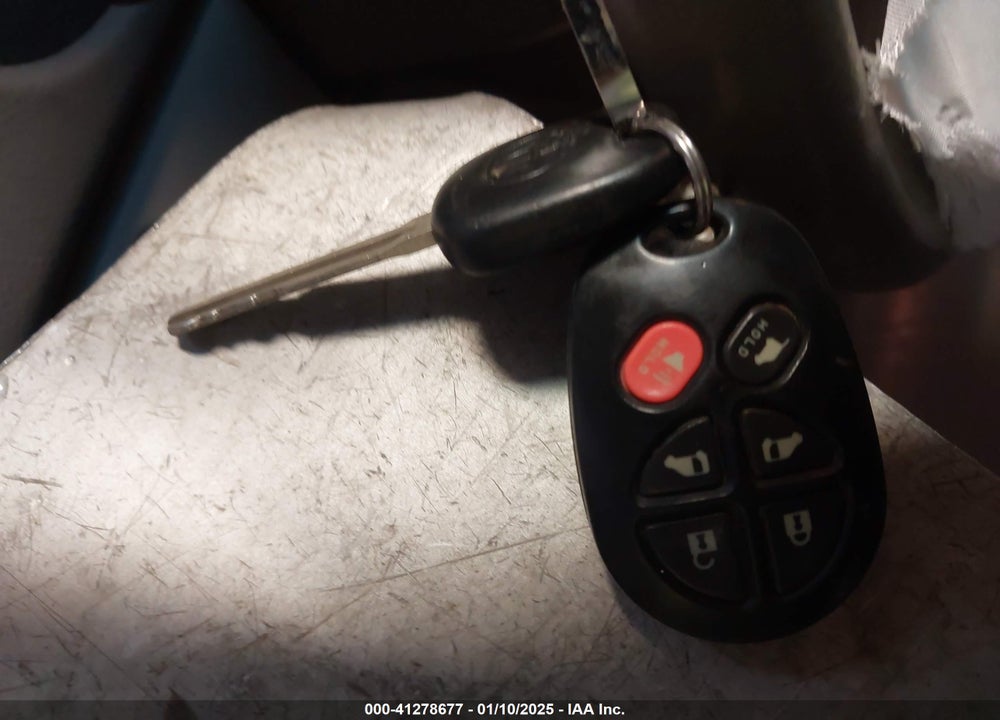 2010 TOYOTA SIENNA XLE VIN: 5TDYK4CC4AS315831