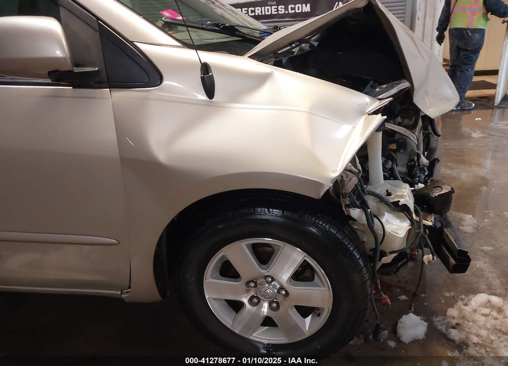 2010 TOYOTA SIENNA XLE VIN: 5TDYK4CC4AS315831
