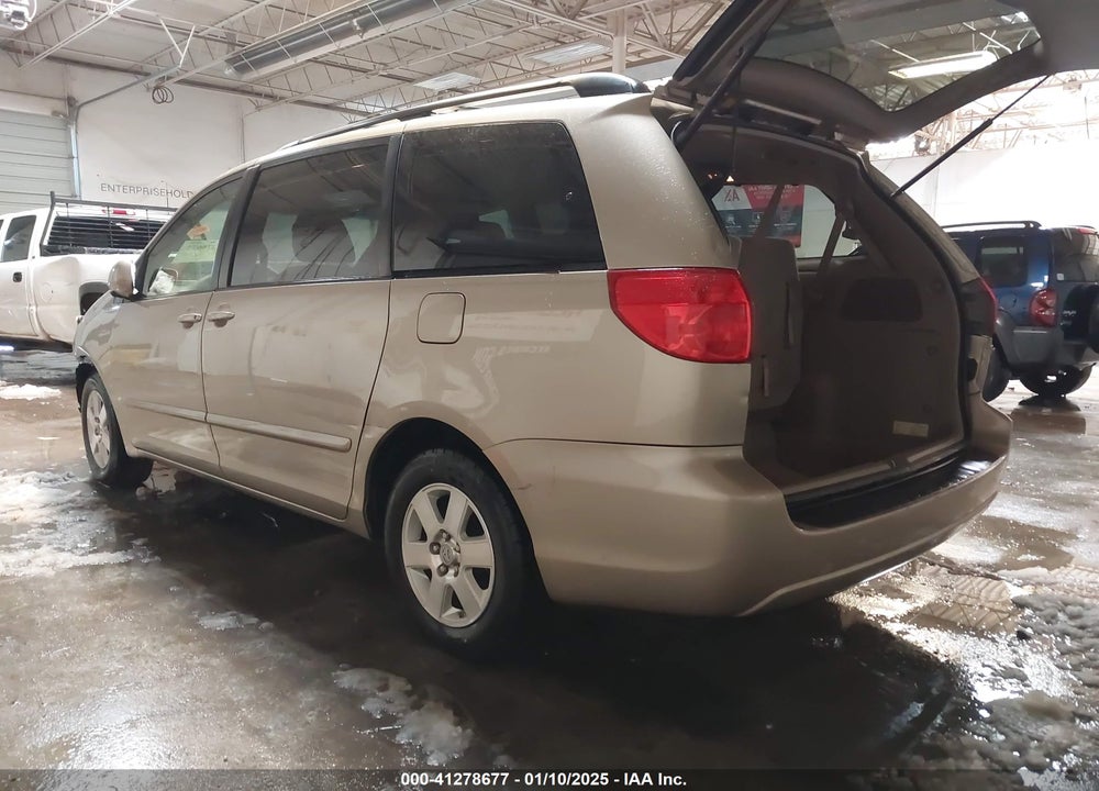 2010 TOYOTA SIENNA XLE VIN: 5TDYK4CC4AS315831