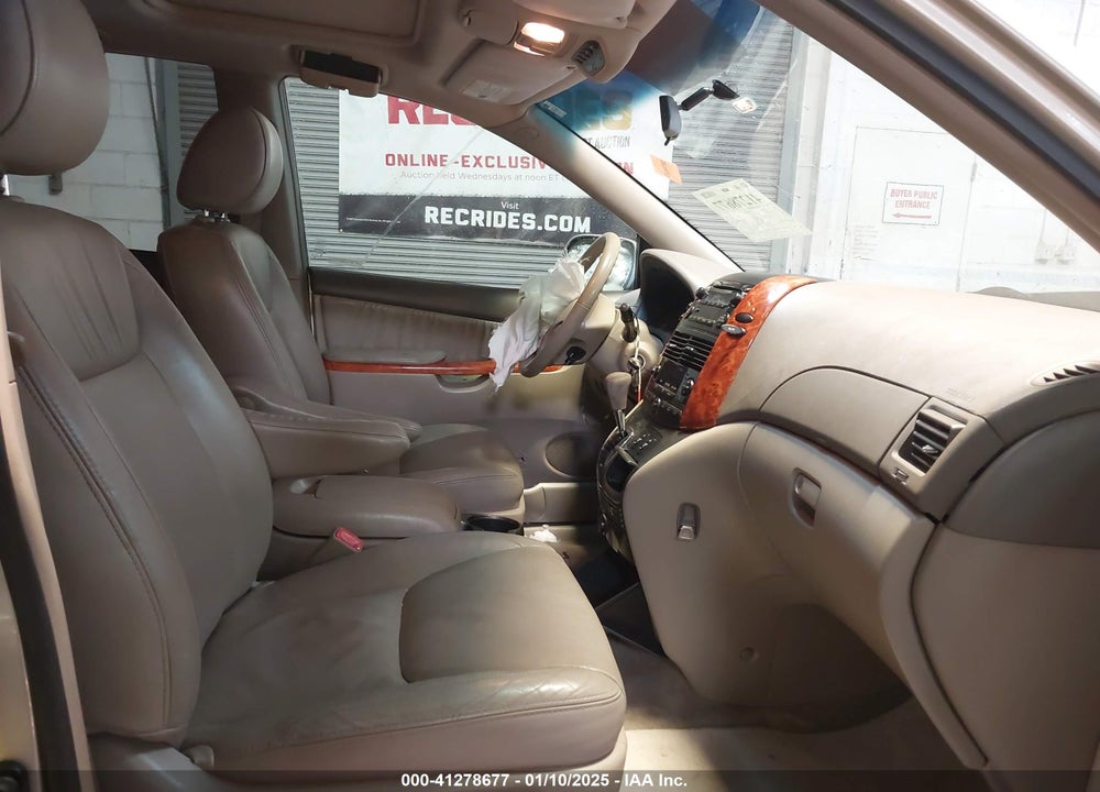 2010 TOYOTA SIENNA XLE VIN: 5TDYK4CC4AS315831