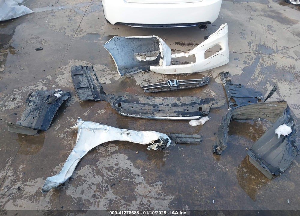 2013 HONDA ACCORD VIN: 1HGCR2F37DA053635