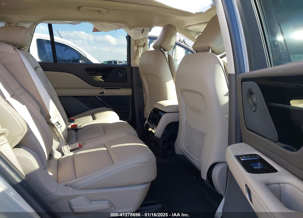 2023 LINCOLN AVIATOR RESERVE VIN: 5LM5J7WC0PGL14870