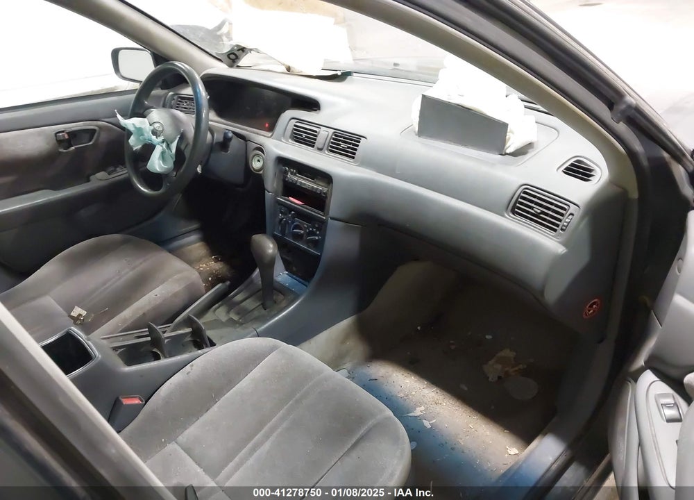 1997 TOYOTA CAMRY LE VIN: 4T1BG22K8VU084997