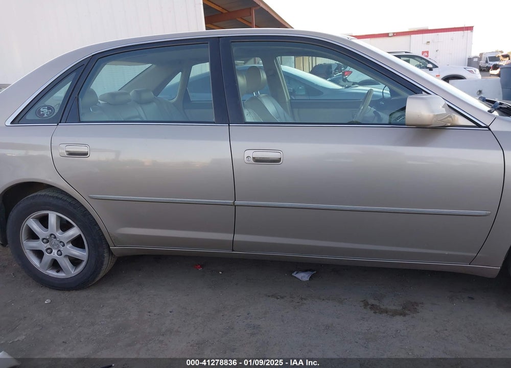 2000 TOYOTA AVALON XLS VIN: 4T1BF28B8YU050718