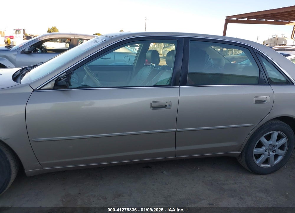 2000 TOYOTA AVALON XLS VIN: 4T1BF28B8YU050718