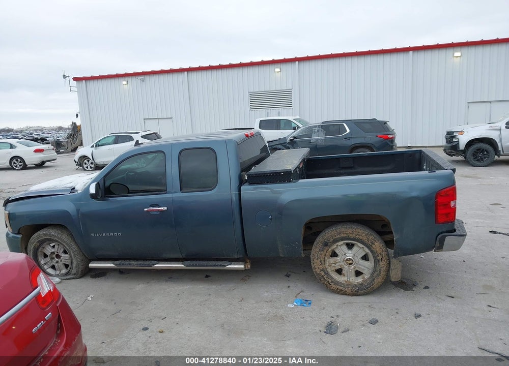 2011 CHEVROLET SILVERADO VIN: 1GCRCSE06BZ216193