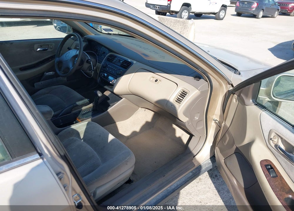 2000 HONDA ACCORD 2.3 SE VIN: 1HGCG6699YA064403