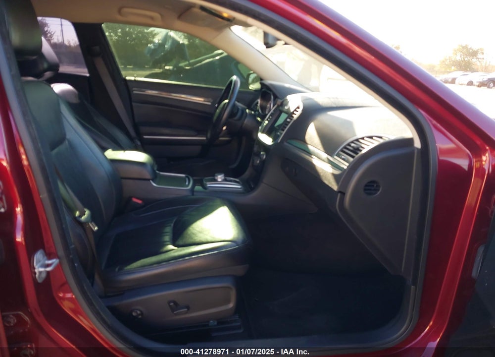 2021 CHRYSLER 300 TOURING L VIN: 2C3CCAAG1MH673438