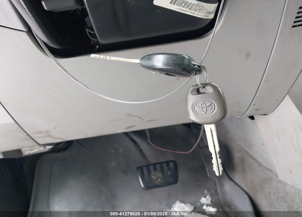 2007 TOYOTA RAV4 LIMITED VIN: JTMBD31VX75074967