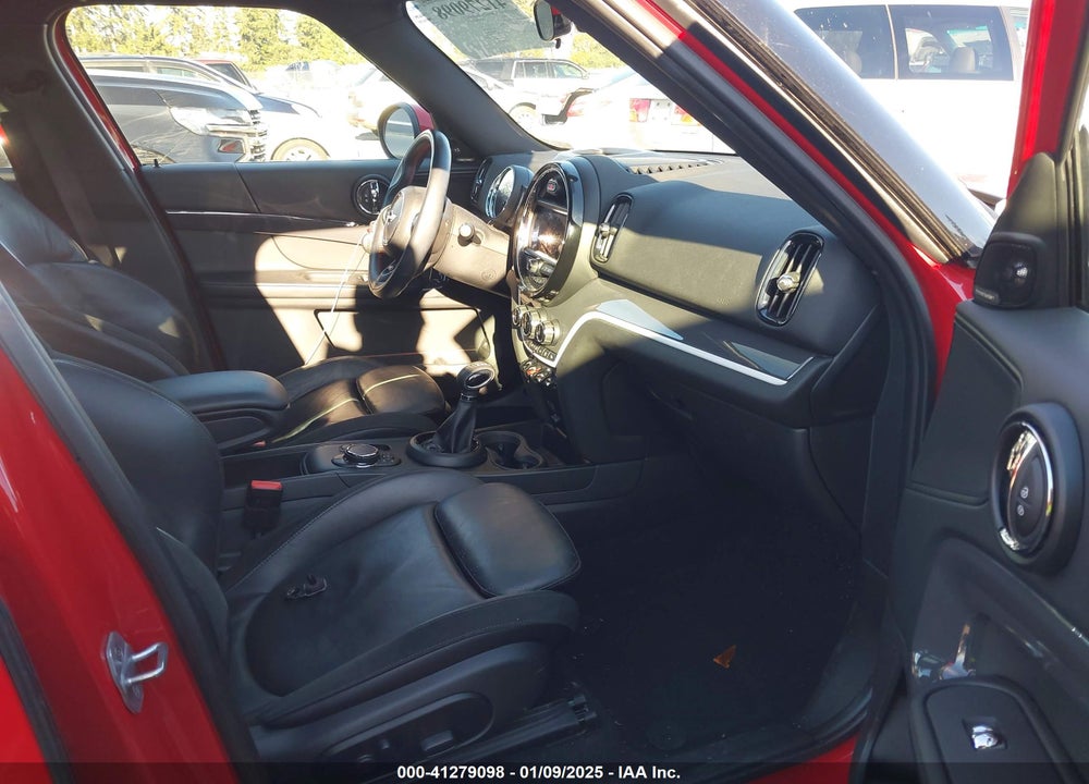 2018 MINI COUNTRYMAN COOPER S VIN: WMZYT5C36J3D83345